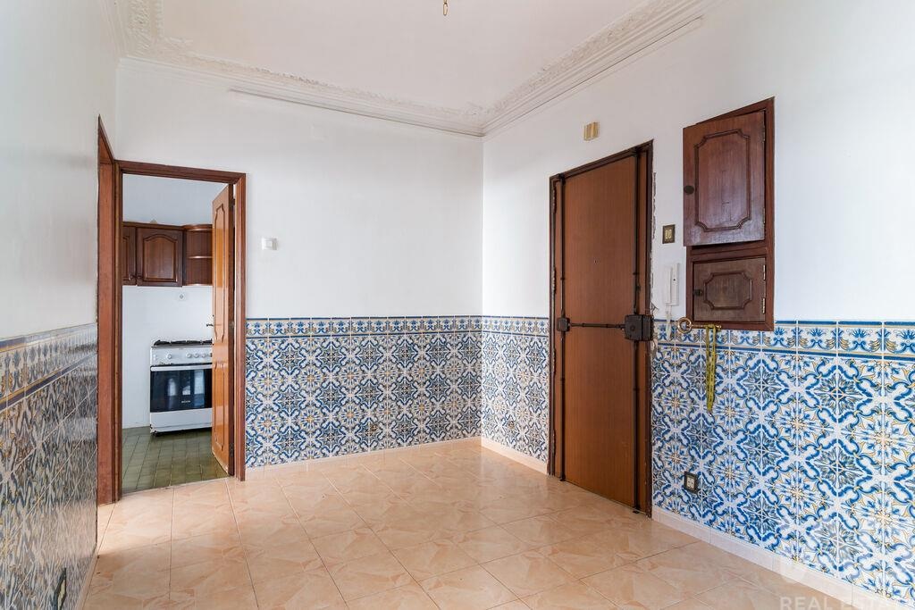 Apartment in Alges - Image 3