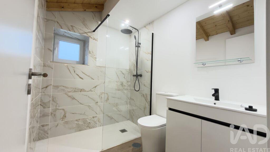 House in Azoia de Cima - Image 5