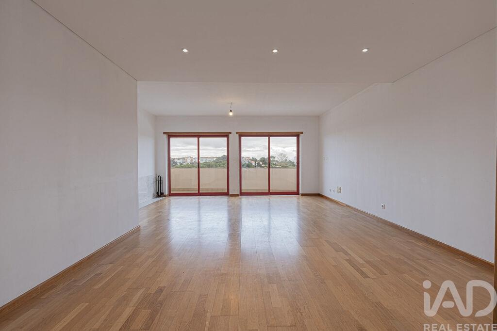 Apartment in Seixal - Image 2