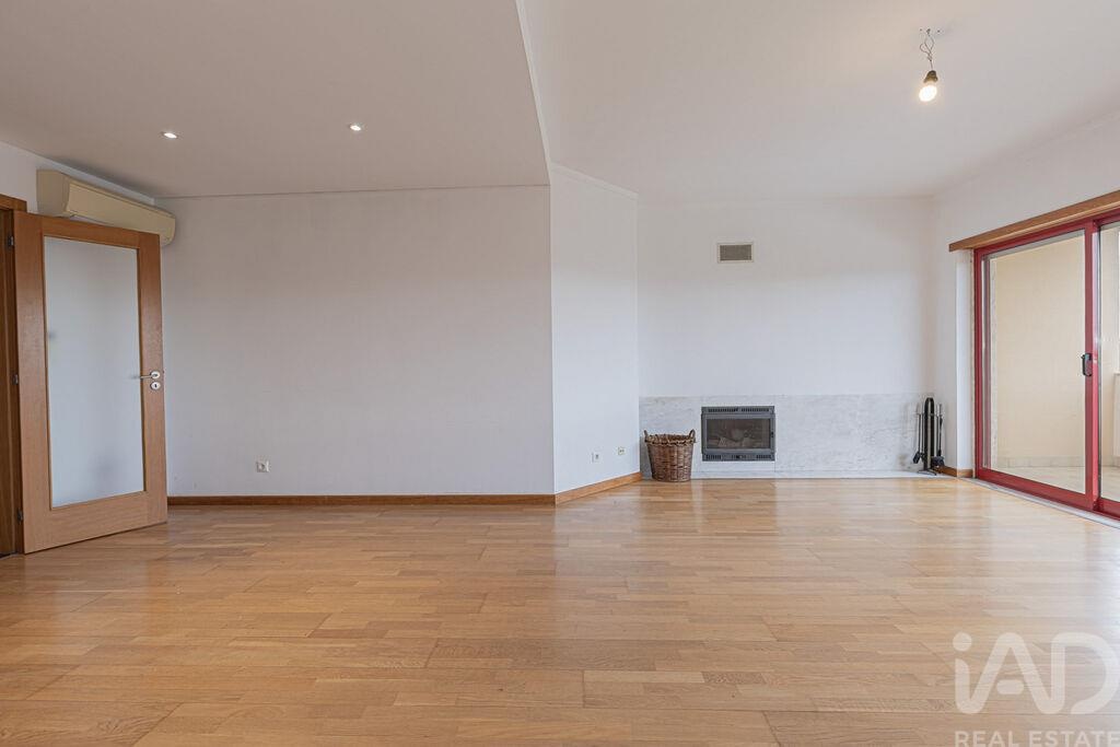 Apartment in Seixal - view 1