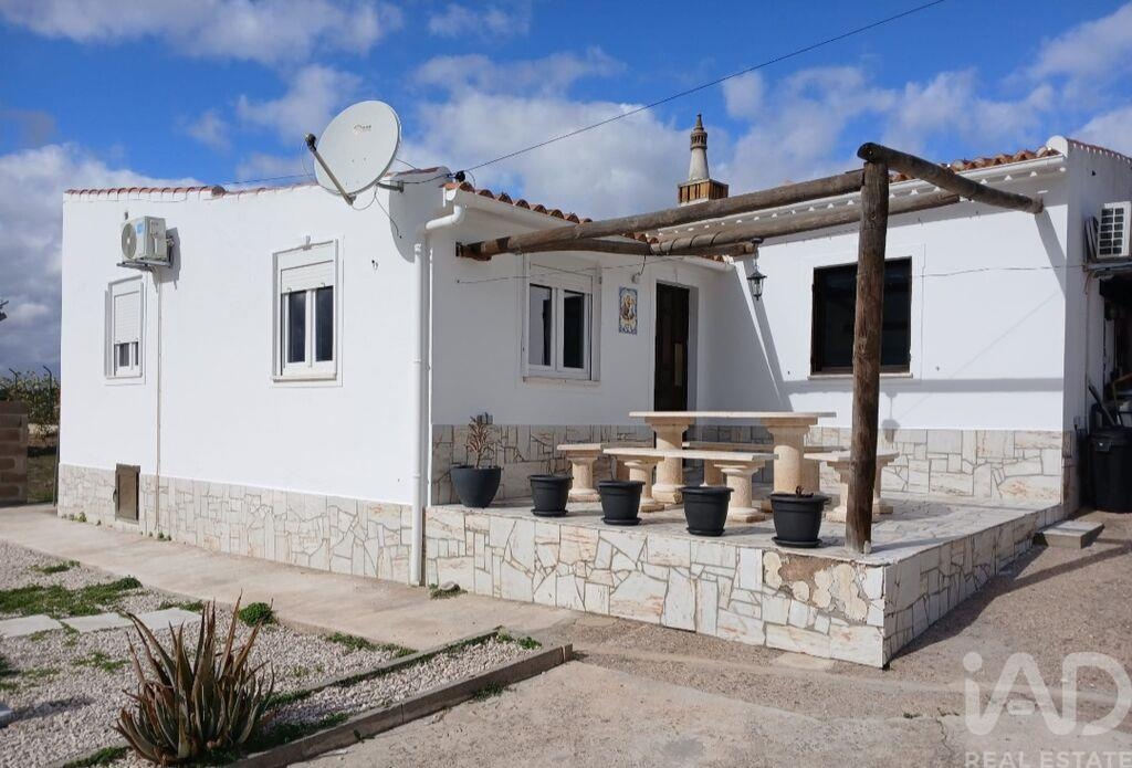 House in Martim Longo - Image 2
