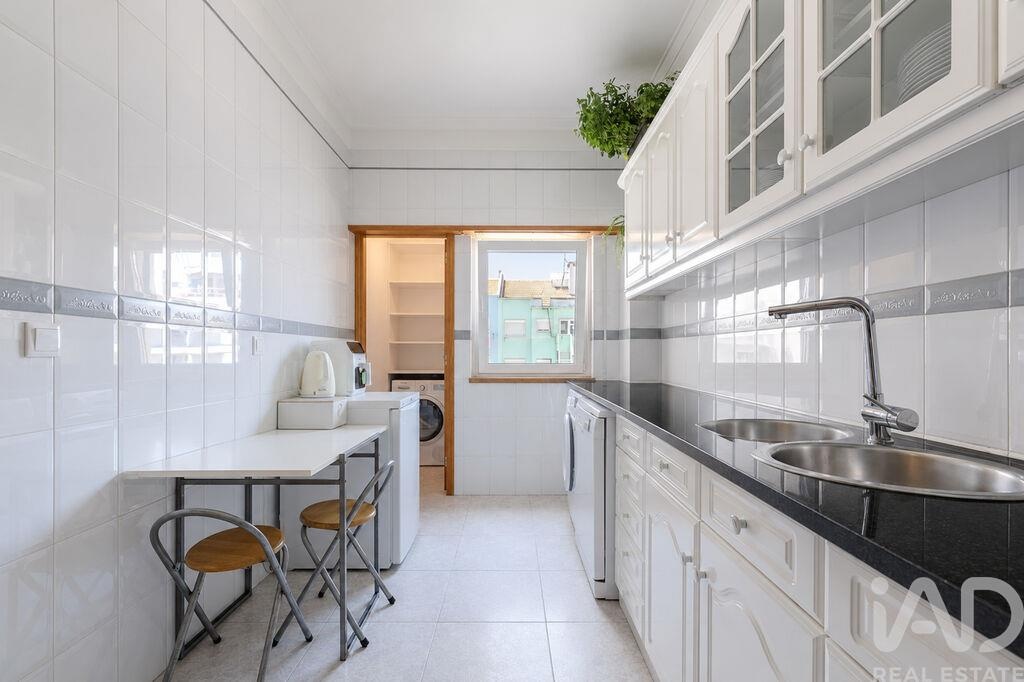 Apartment in Campolide - Image 4