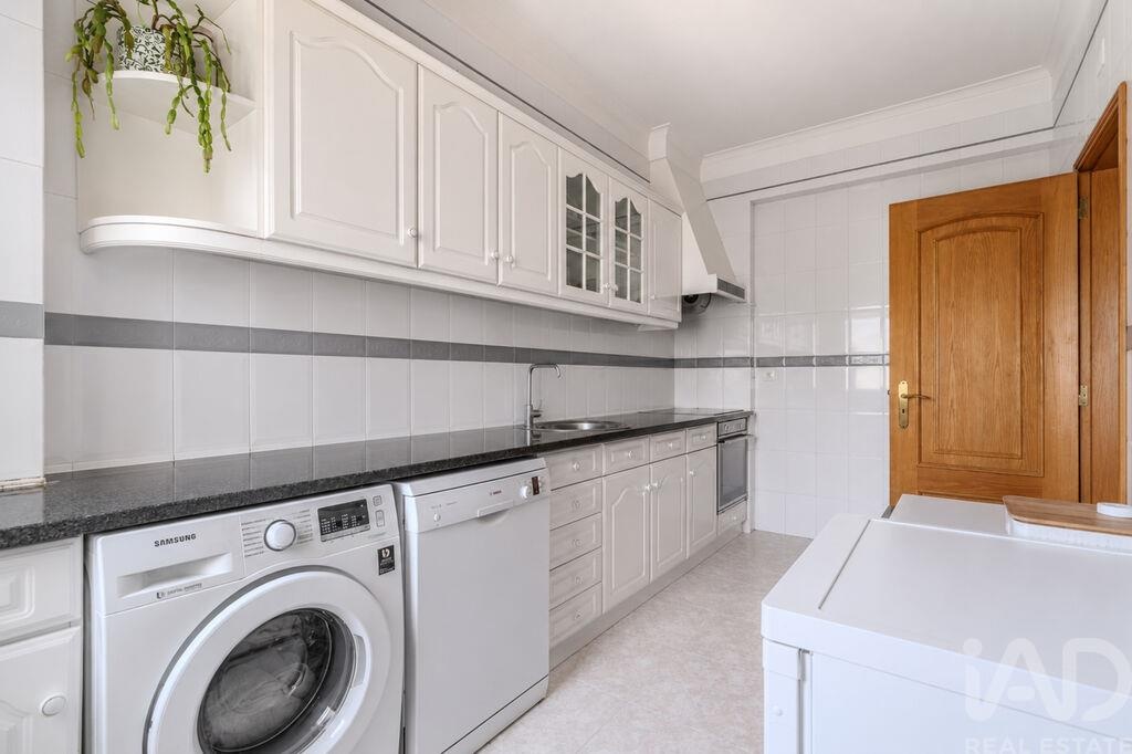 Apartment in Campolide - Image 5