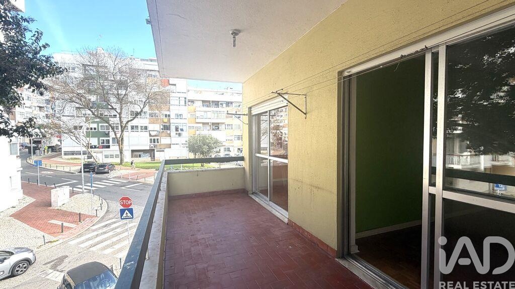 Apartment in Oeiras - Image 2