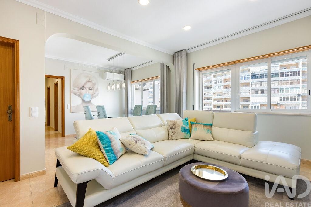 Apartment in Almada - Image 3