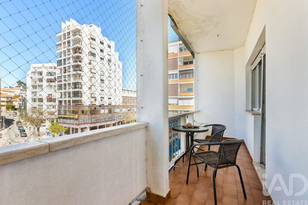 Apartment in Almada - Image 5