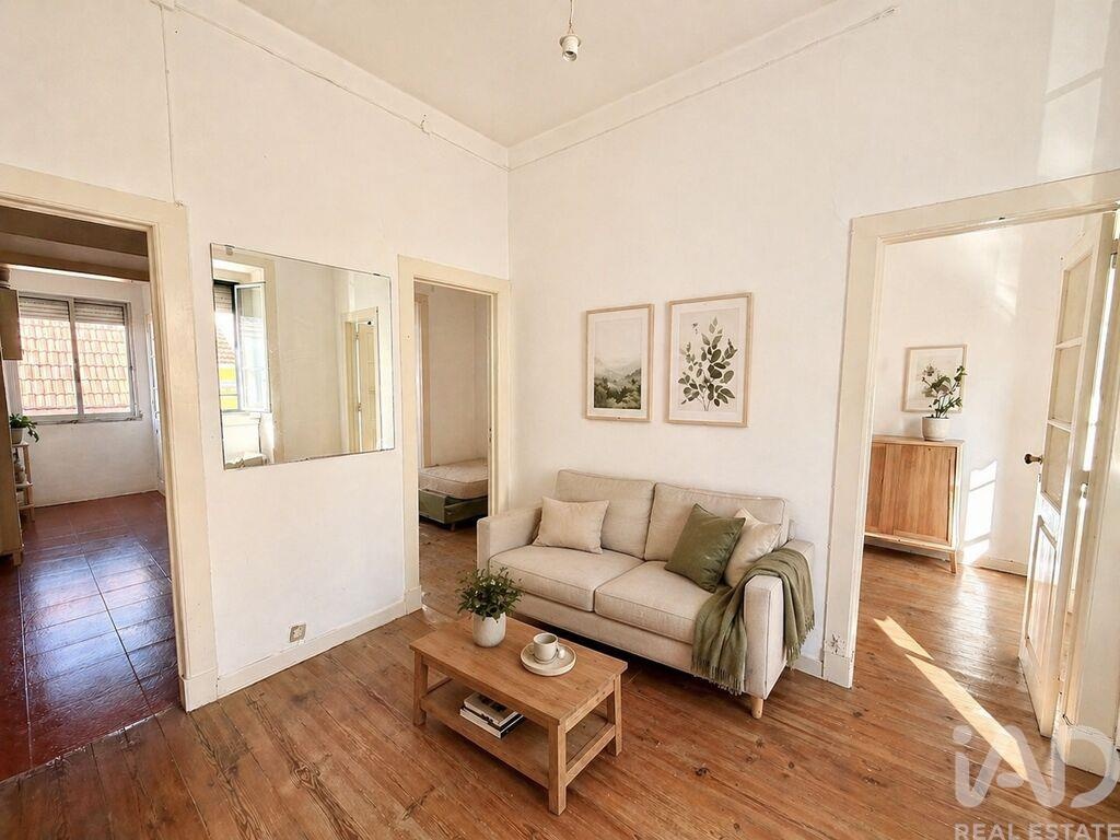 Apartment in Lisbon - Image 2