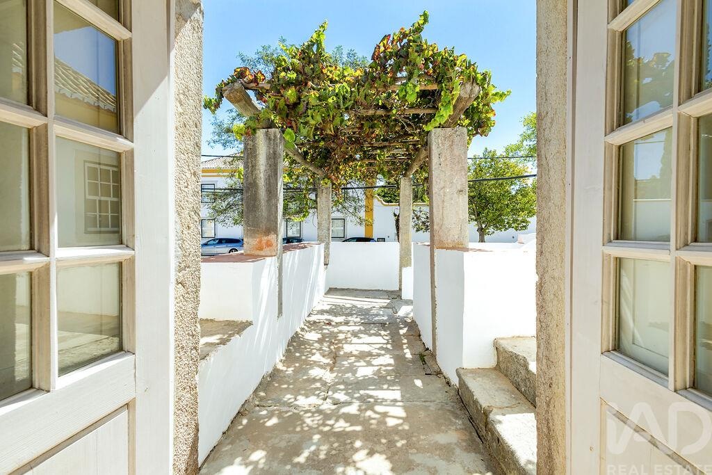 House in Brejos de Azeitao - Image 2