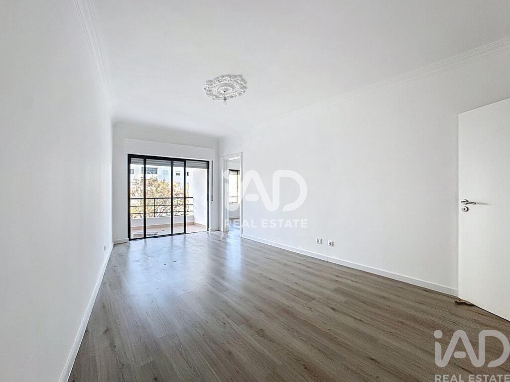 Apartment in Quarteira - Image 3