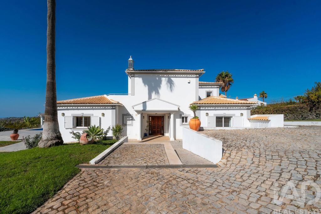 House in Sao Bras de Alportel - Image 3