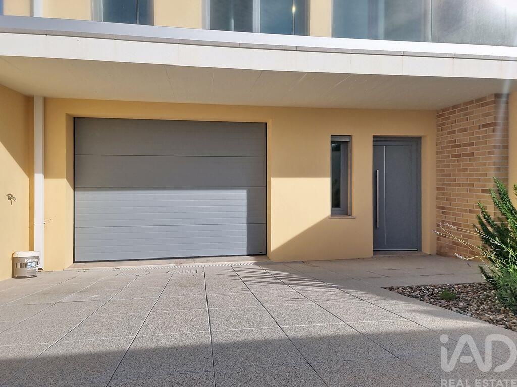 House in Silveira - Image 3