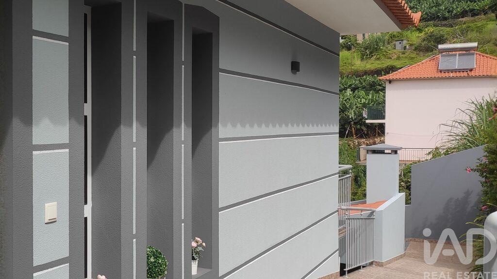 House in Arco da Calheta - Image 4