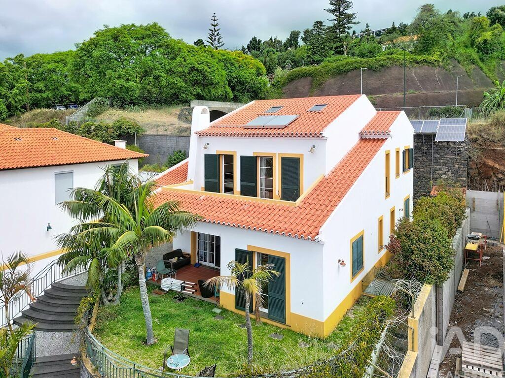 House in Funchal (Santa Maria Maior) - view 1