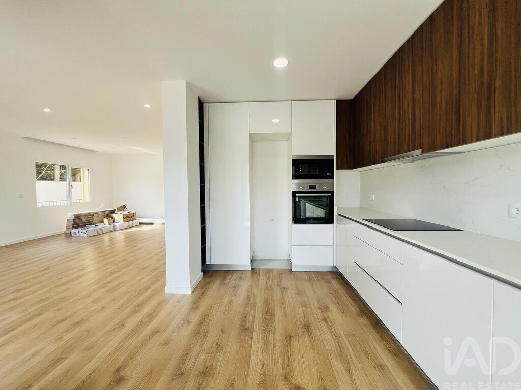 Apartment in Parceiros - Image 4