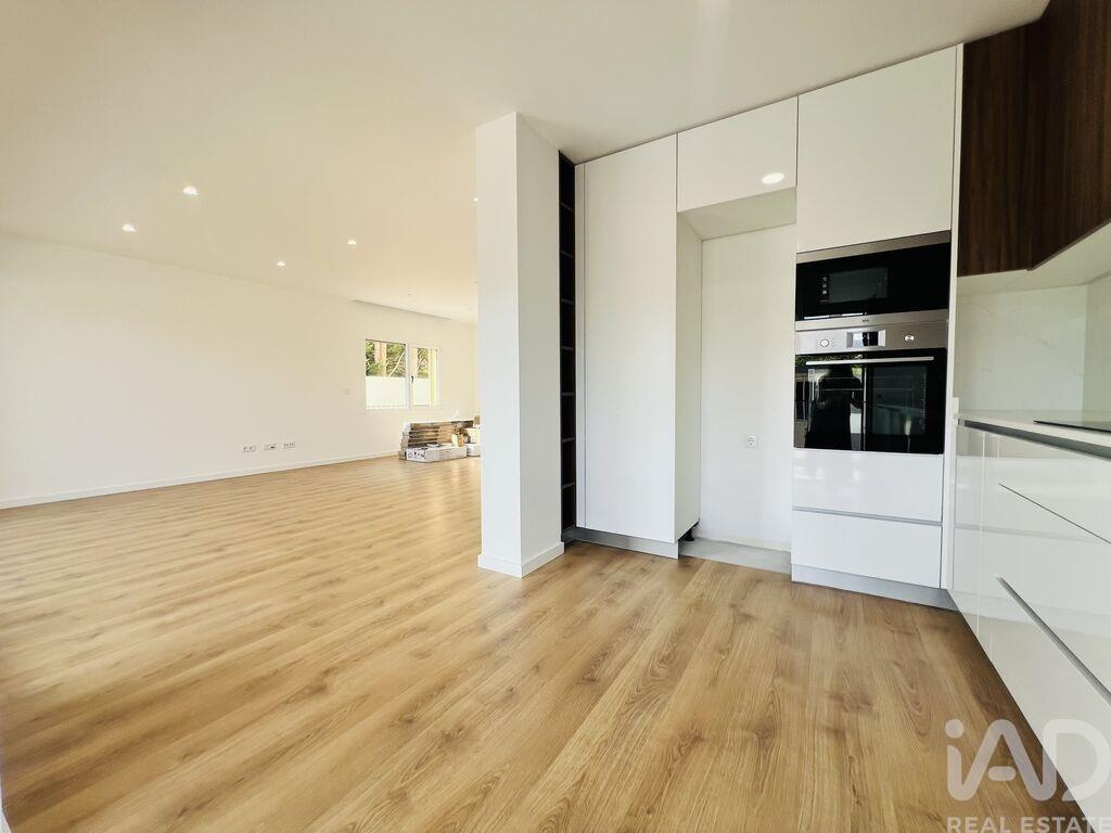 Apartment in Parceiros - Image 2