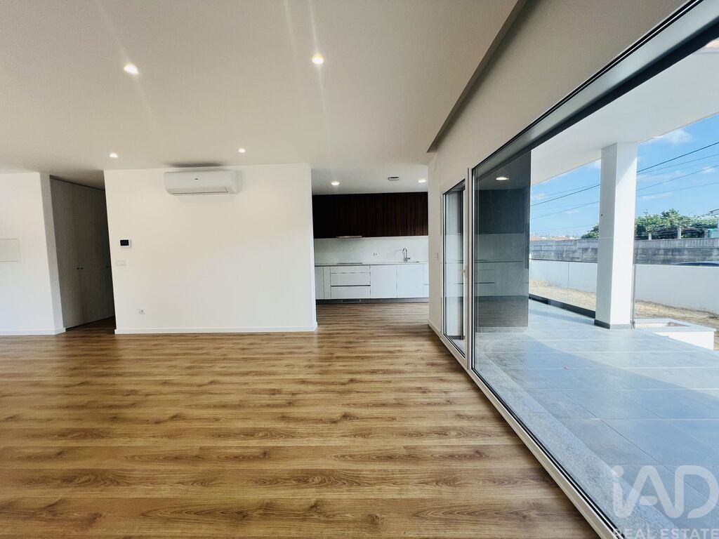 Apartment in Parceiros - Image 5