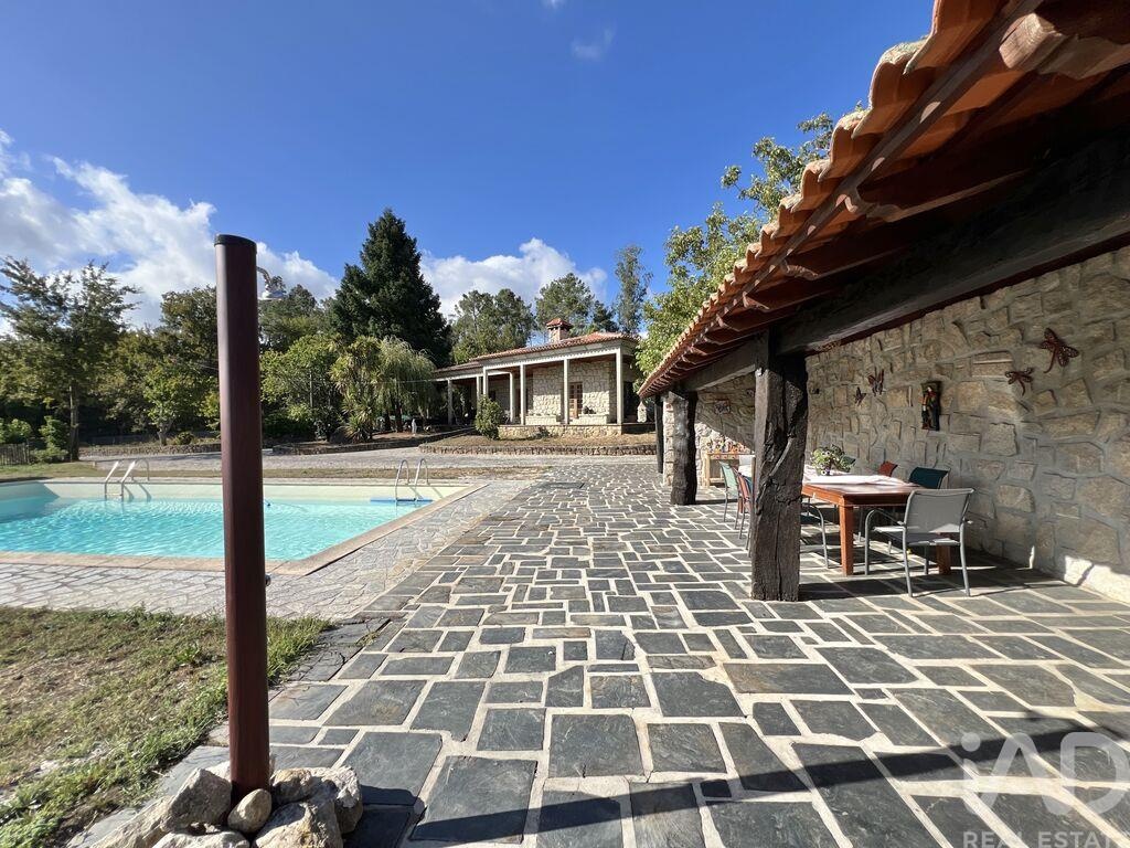 House in Santa Cruz da Trapa - view 1