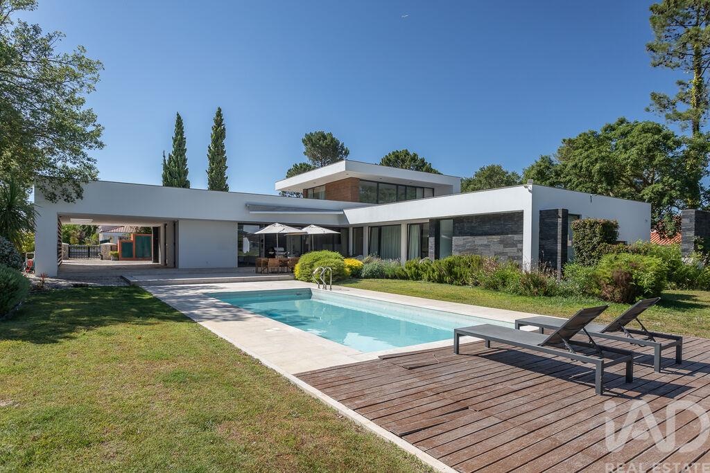 House in Sesimbra - view 1