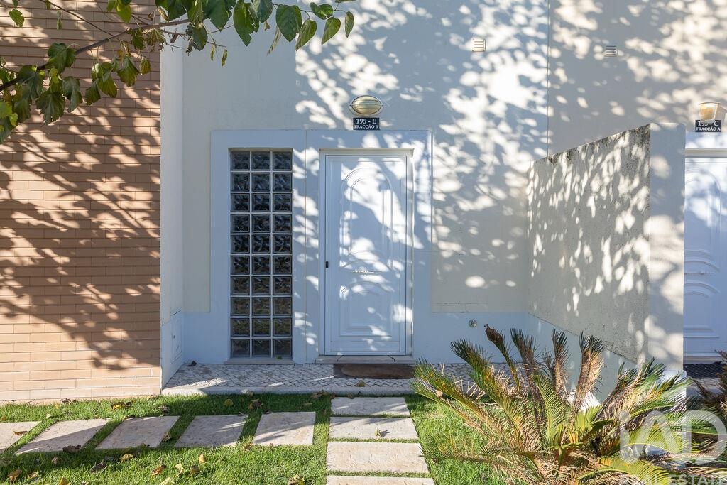 House in Brejos de Azeitao - Image 2