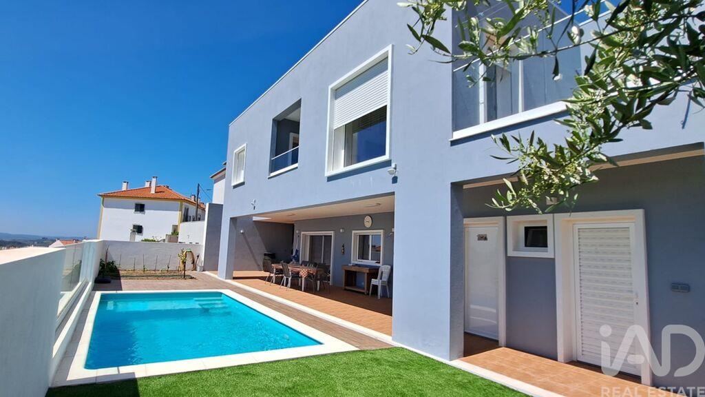 House in Sobral de Monte Agraco - view 1