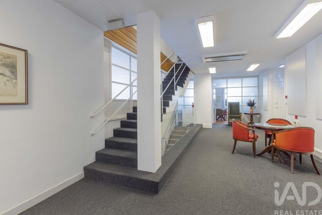 Apartment in Lisbon - Image 2