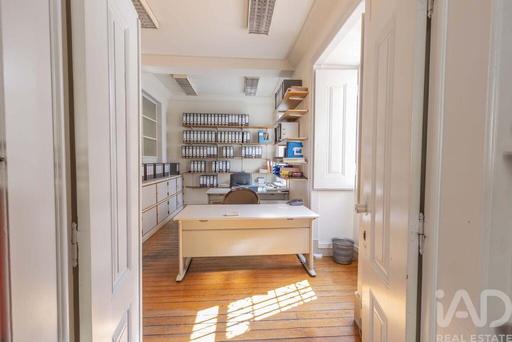 Apartment in Lisbon - Image 4