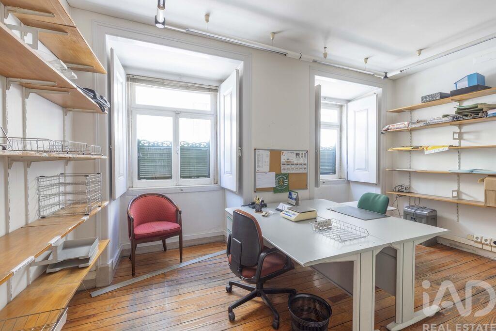 Apartment in Lisbon - Image 5