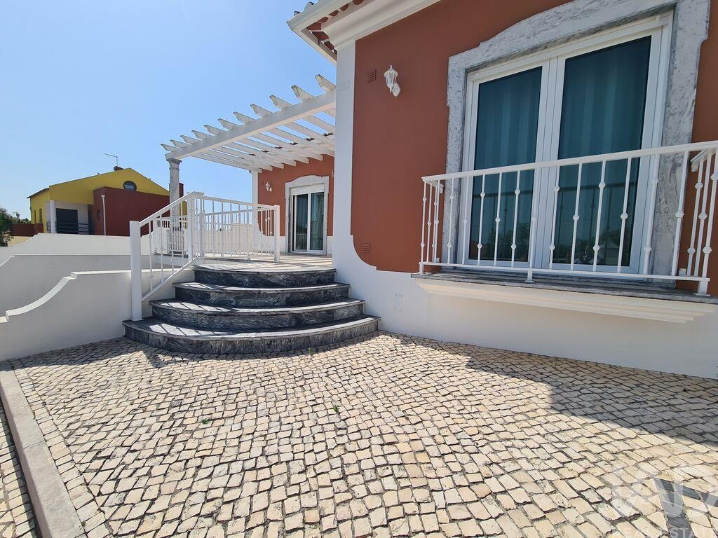 House in Bombarral - view 1