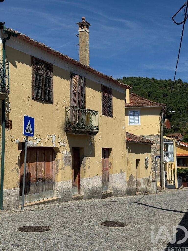 House in Vale de Figueira - view 1
