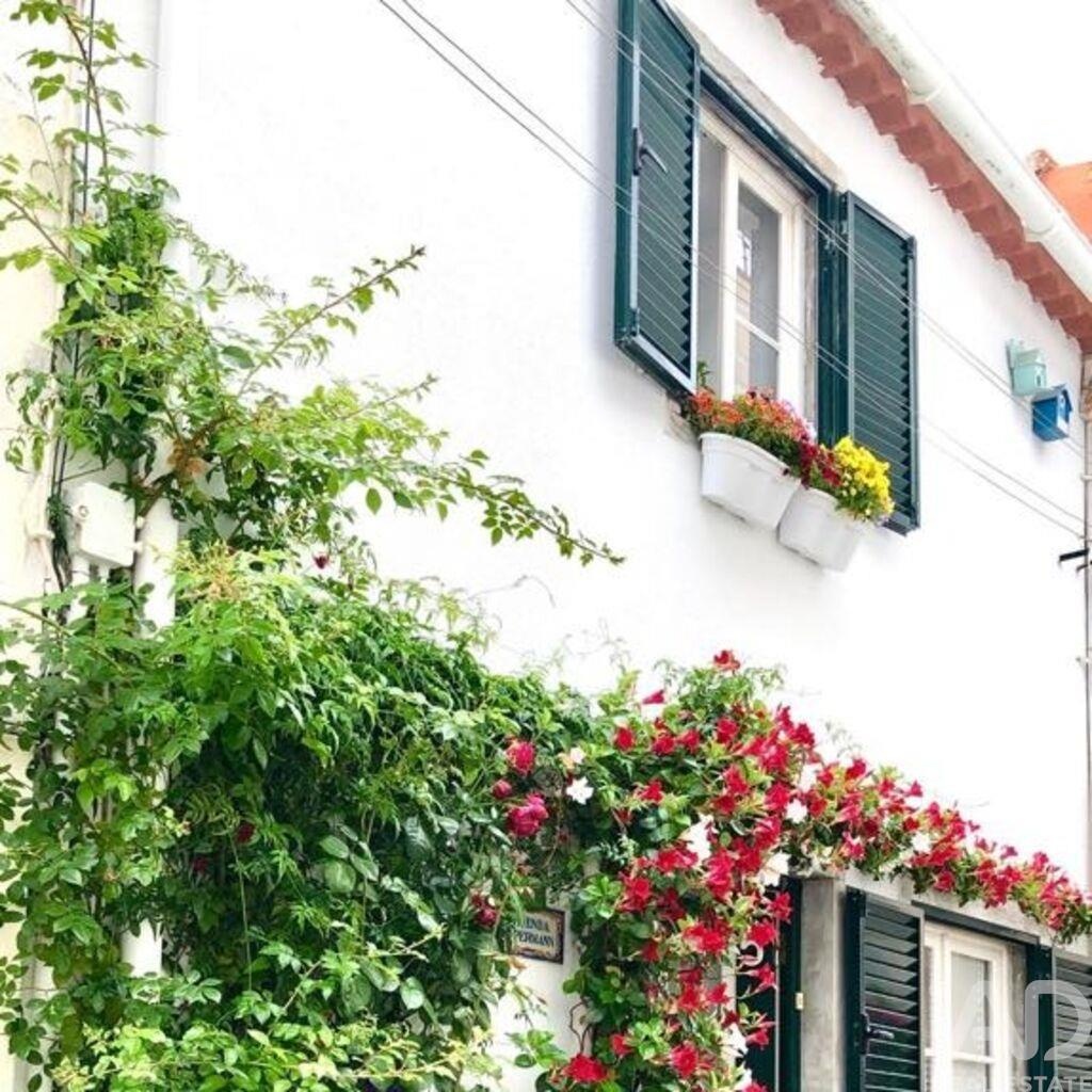 House in Cascais - Image 2