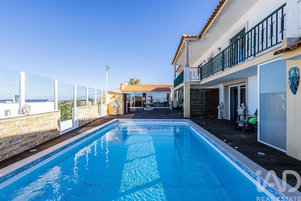 House in Usseira - view 1