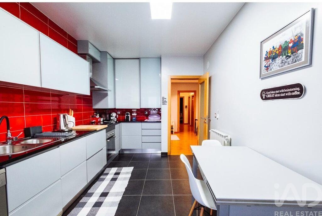 Apartment in Parceiros - Image 5