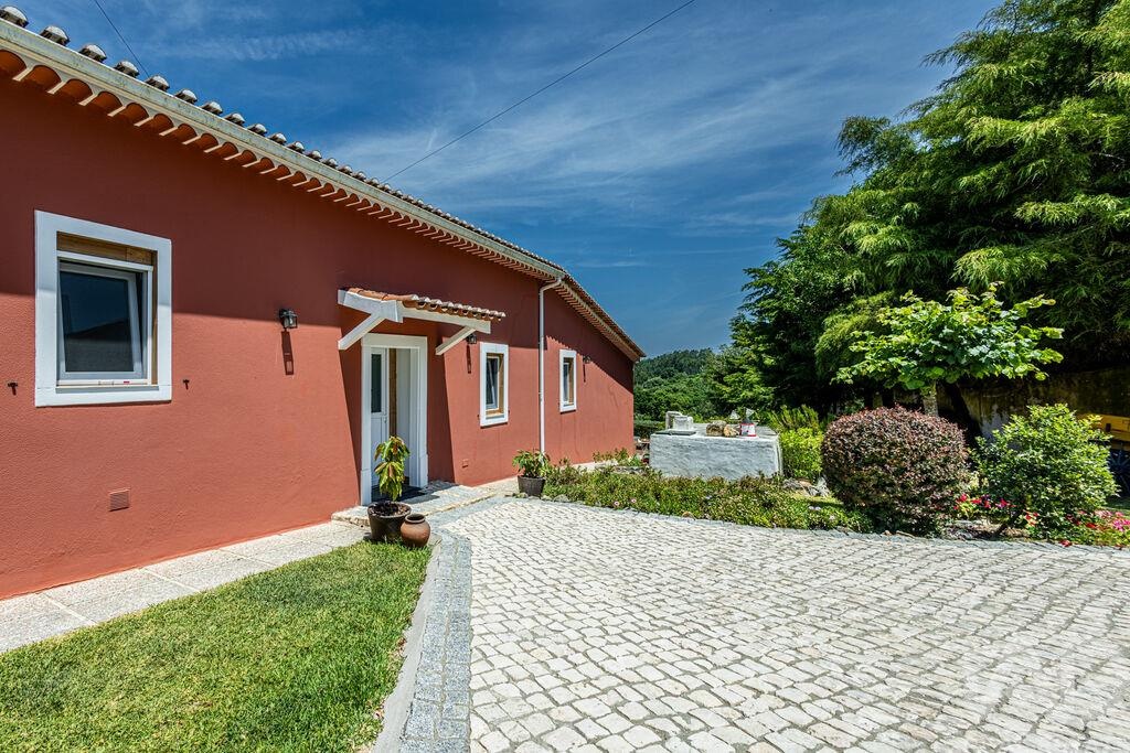 House in Benedita - Image 5