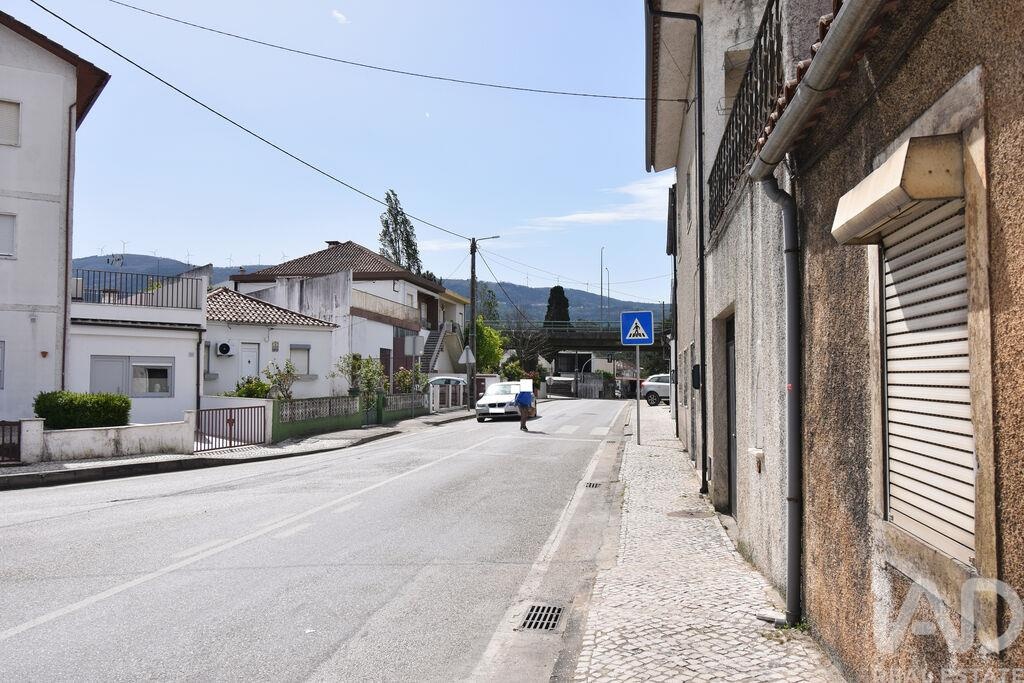 House in Miranda do Corvo - Image 3