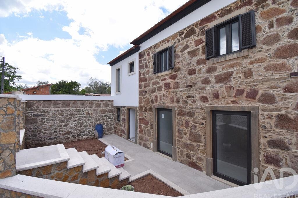 House in Cumeeira - Image 3
