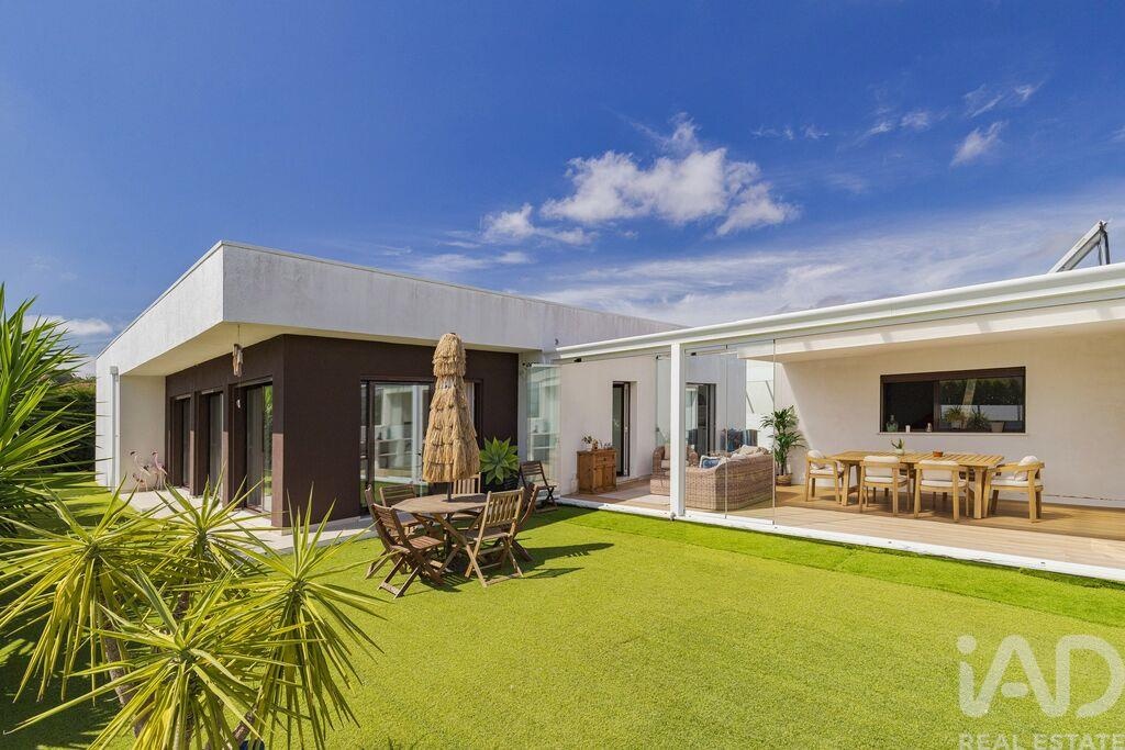 House in Brejos de Azeitao - view 1