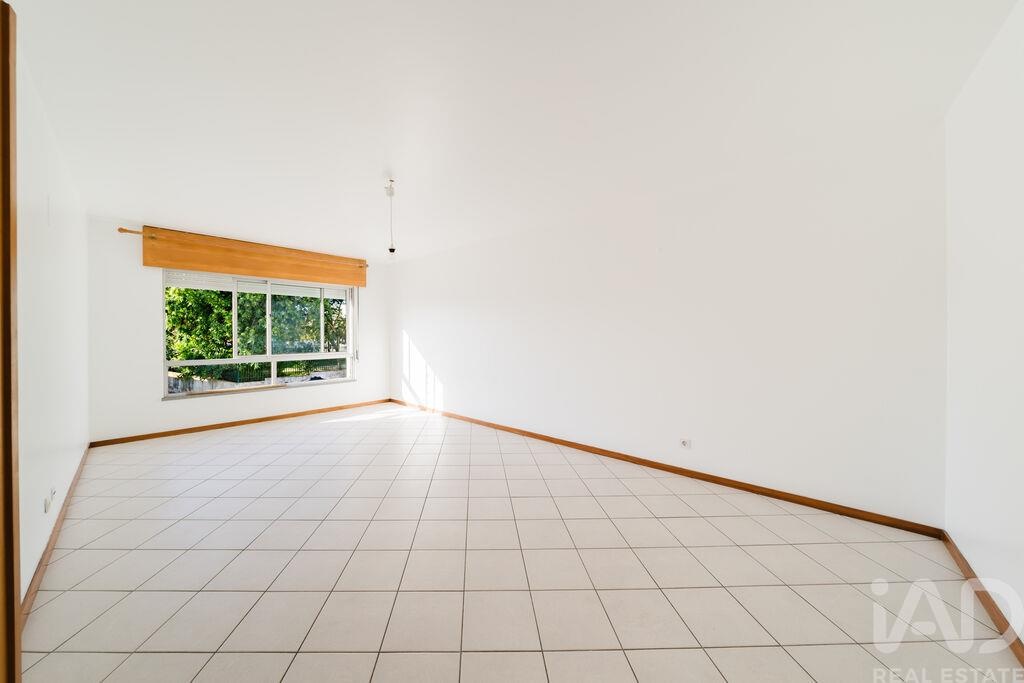 Apartment in Alfragide - Image 5