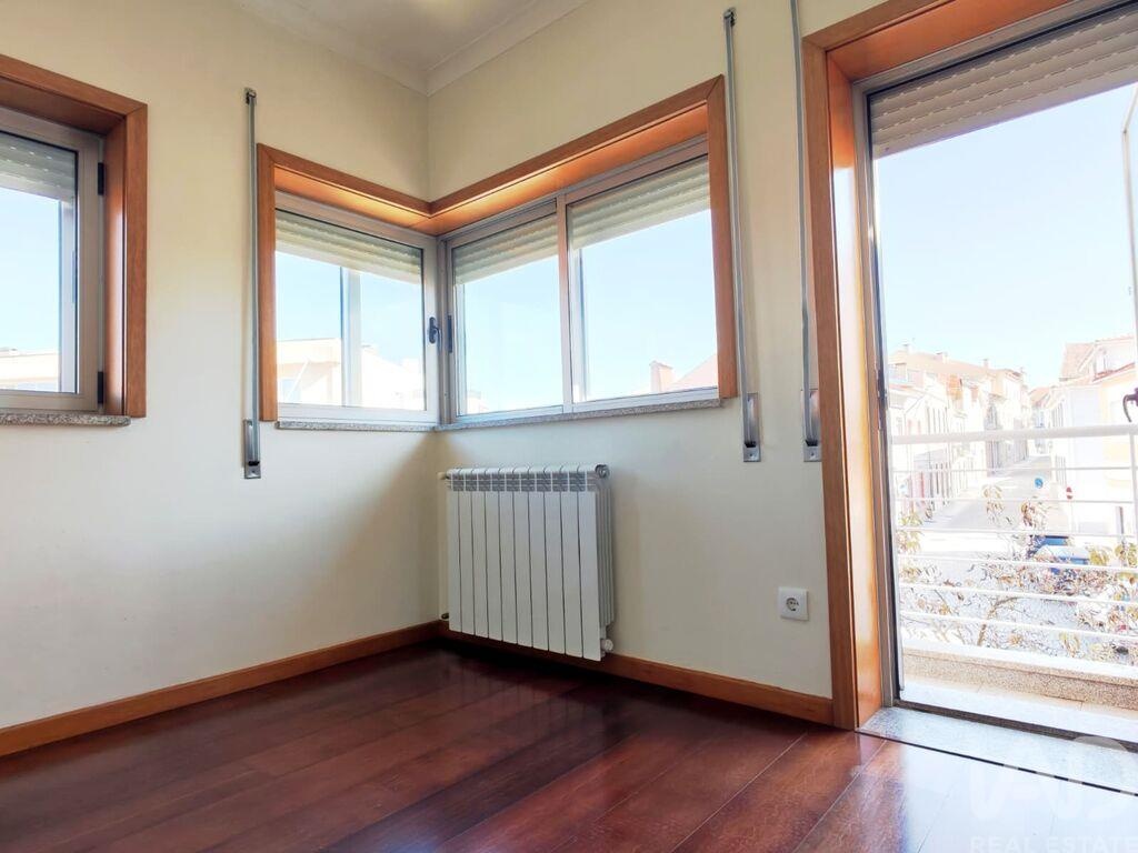 Apartment in Sao Vicente de Pereira Jusa - Image 4