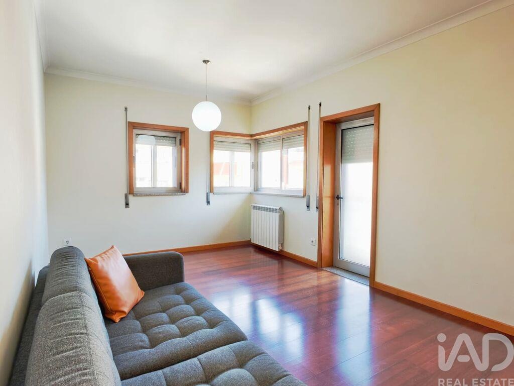 Apartment in Sao Vicente de Pereira Jusa - Image 2