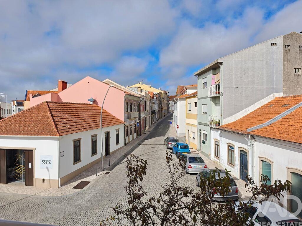 Apartment in Sao Vicente de Pereira Jusa - Image 5