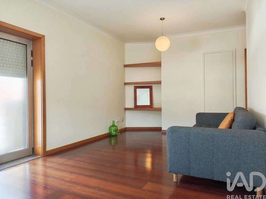 Apartment in Sao Vicente de Pereira Jusa - Image 3