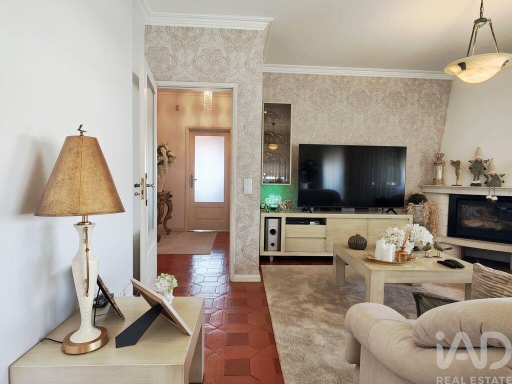 Apartment in Santa Maria da Feira - Image 3