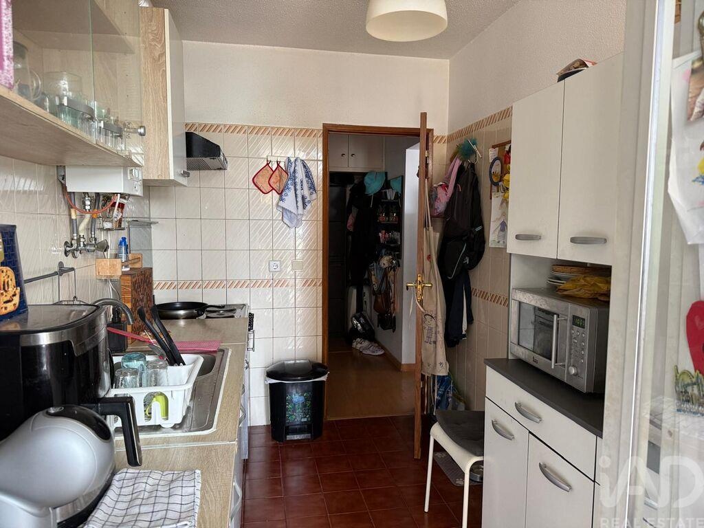 Apartment in Santo Antonio Dos Cavaleiros - Image 2