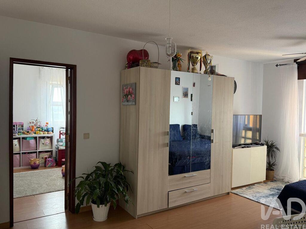 Apartment in Santo Antonio Dos Cavaleiros - Image 4