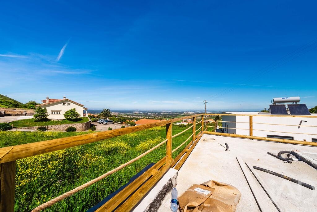 House in Valbom - Image 2