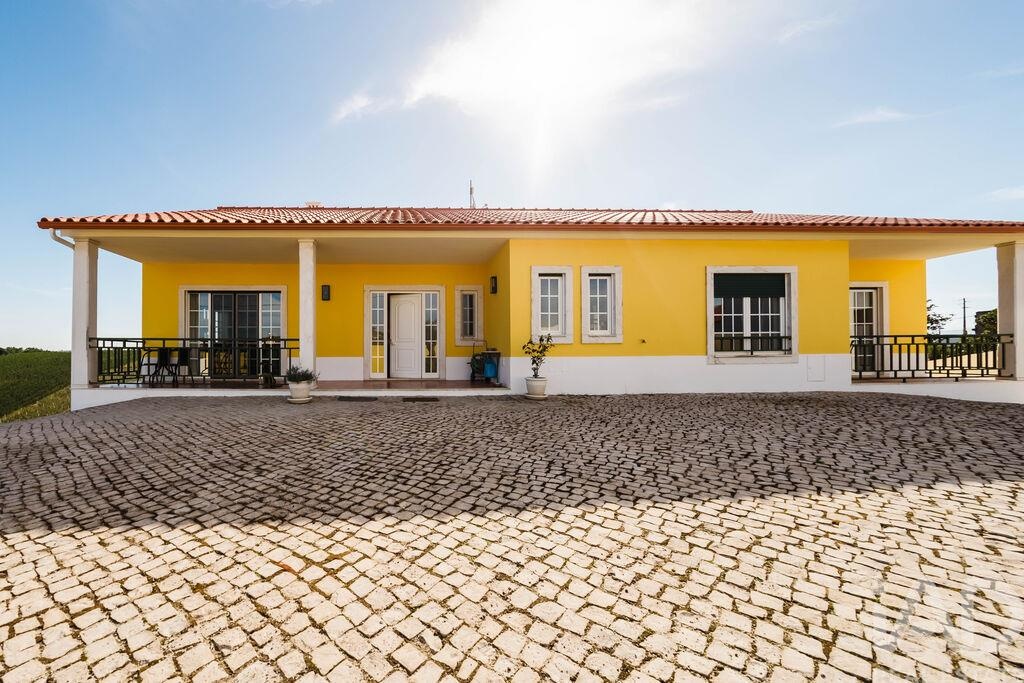House in Carvalhal - Image 5