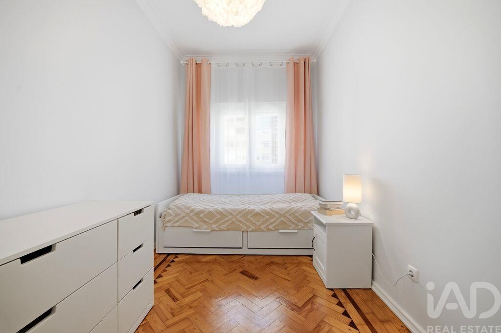 Apartment in Benfica - Image 5