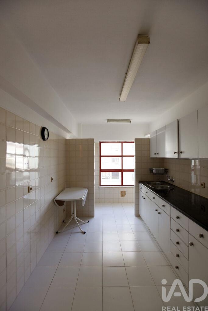 Apartment in Vila Verde - Image 2