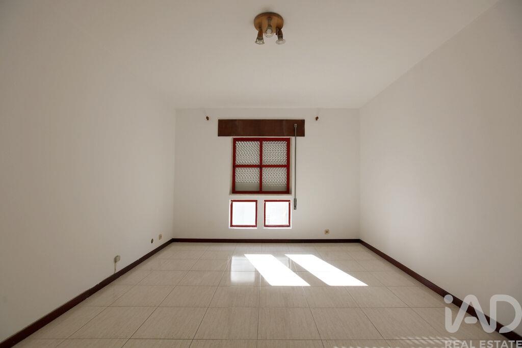 Apartment in Vila Verde - Image 5