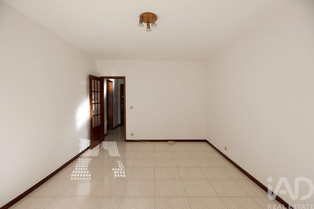Apartment in Vila Verde - Image 4